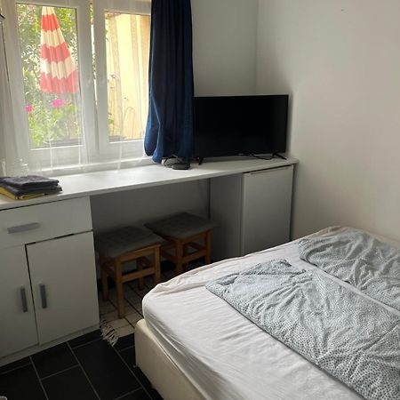 Kerti franciaágyas apartman Vac Bagian luar foto